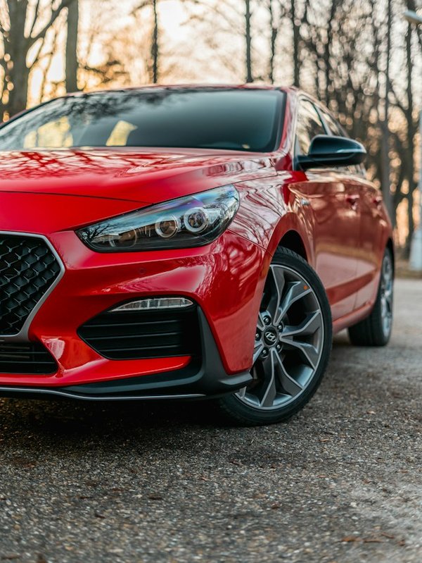 Comment réaliser un projet de conversion café racer à partir d'une moto standard ?